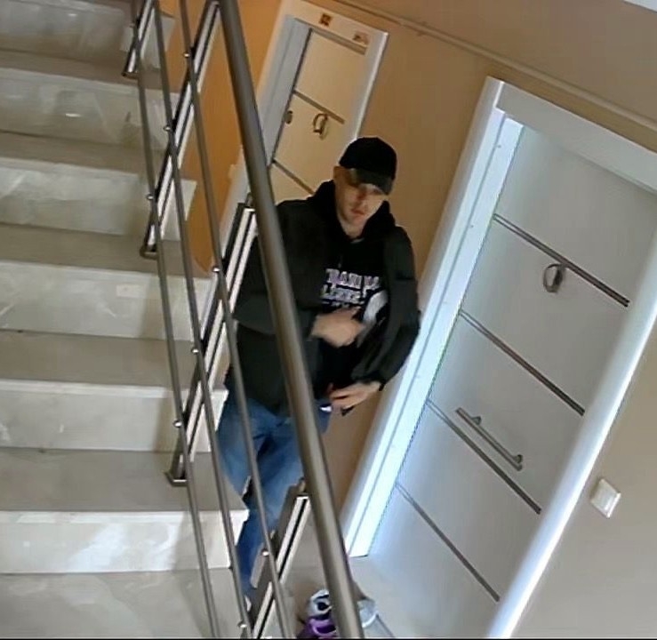 Üç gün önce aldığı ayakkabısı kapının önünden çalındı