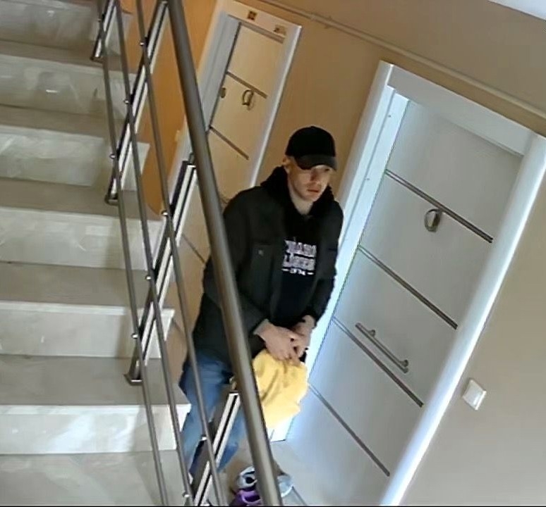 Üç gün önce aldığı ayakkabısı kapının önünden çalındı