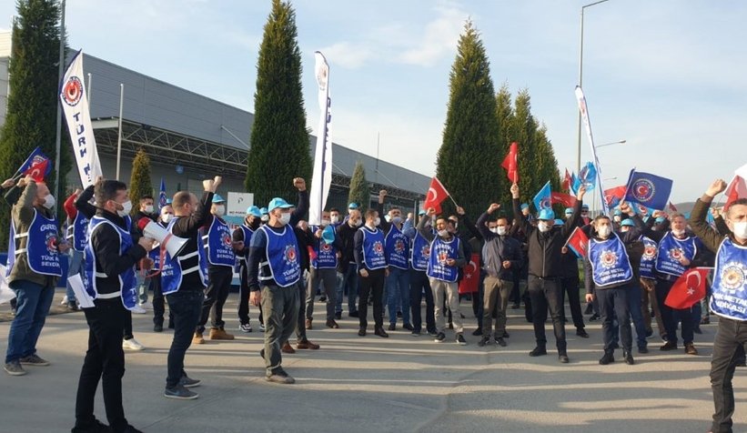 Ücretsiz izne çıkarılan işçileden protesto