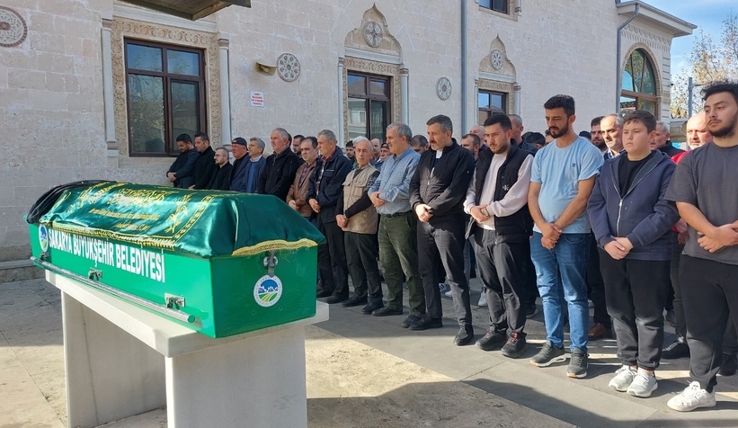 ucuruma-yuvarlanan-aracta-hayatini-kaybeden-kadin-topraga-verildic3hya2t1u1