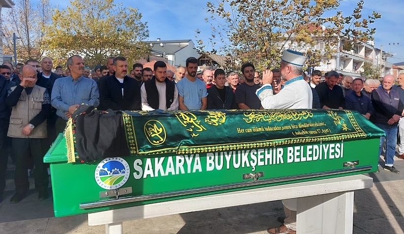 ucuruma-yuvarlanan-aracta-hayatini-kaybeden-kadin-topraga-verildic3hya2t1u1