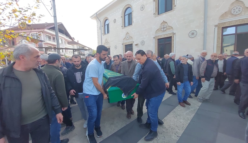 ucuruma-yuvarlanan-aracta-hayatini-kaybeden-kadin-topraga-verildic3hya2t1u1