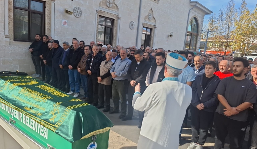 ucuruma-yuvarlanan-aracta-hayatini-kaybeden-kadin-topraga-verildic3hya2t1u1