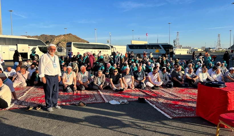 ukba-turizm-umre-kafilesinin-kutsal-topraklarda-yagmur-sevincinwnjl0jbcv