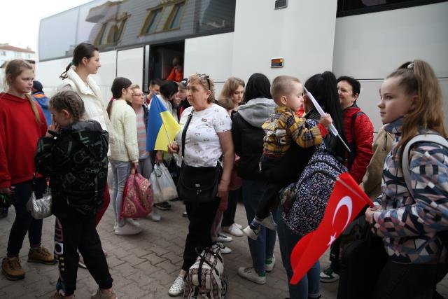 ukraynali-yetim-cocuklar-sakarya-ya-getirildic1f5uhdotm