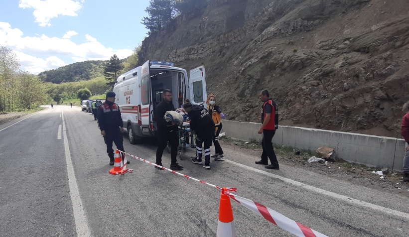universite-ogrencilerini-tasiyan-arac-kazaya-karisti-15-yaralivtzbm0hlzv