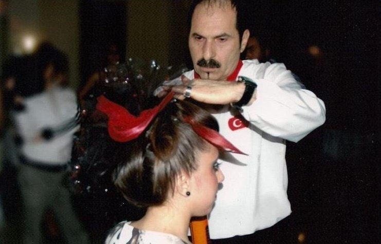 Ünlü kuaför koronadan öldü