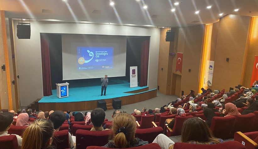 Ünlü yazar Prof. Dr. Yasin Pişgin’e yoğun ilgi