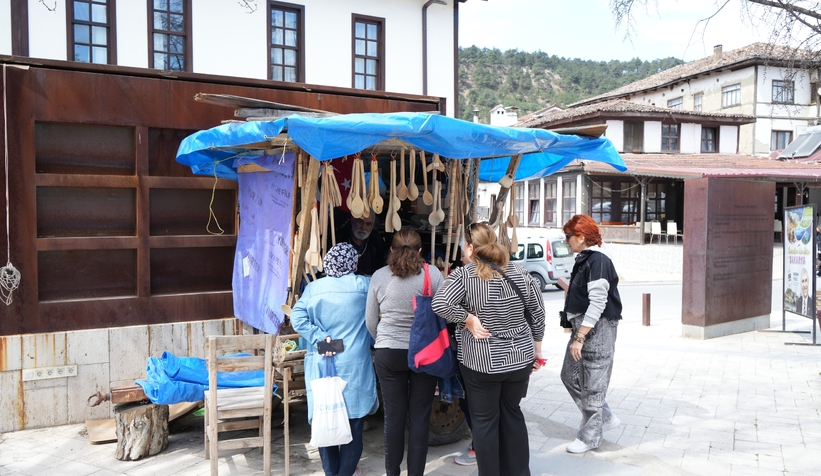 urettigi-simsir-kasikla-gecimini-sagliyors2jqnwtlrt