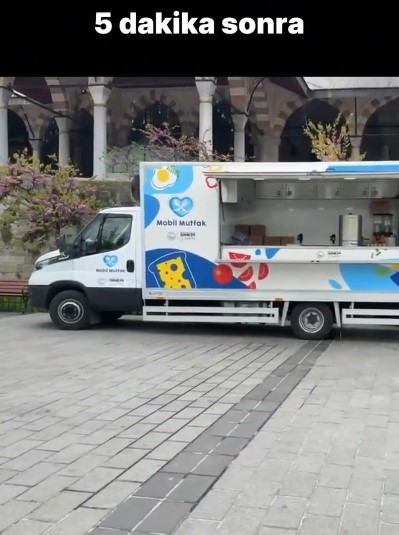 uskudar-da-sakarya-buyuksehirin-yardim-tiri-meydandan-kaldirildirxl0cevtrl