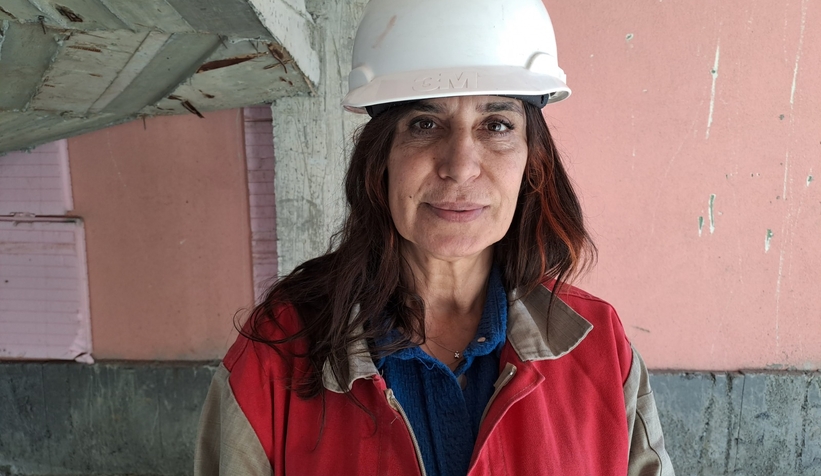 Usta bulamayan kadın müteahhit inşaatta kendi çalışıyor