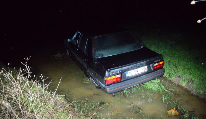 Üşüyen kazazedenin yardımına jandarma koştu