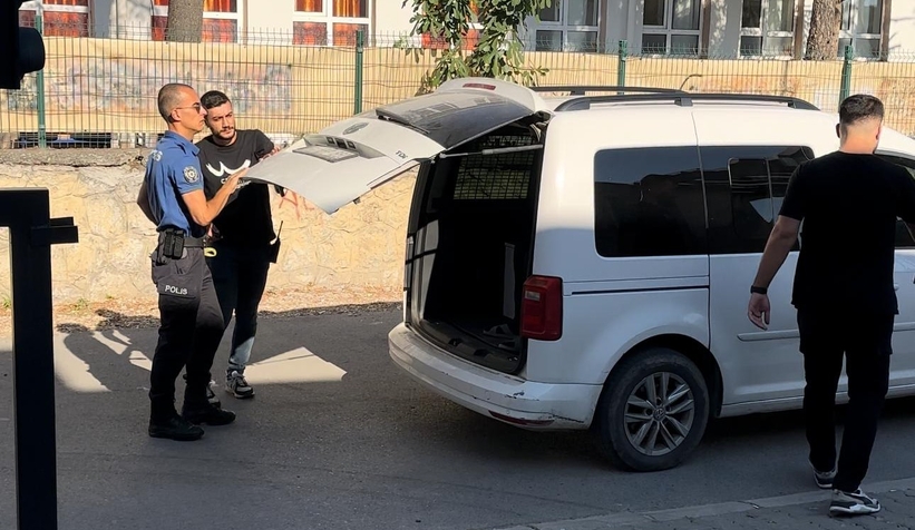 uyusturucu-tacirine-gecit-yok-polis-sokakta-yakaladic2krujfhre