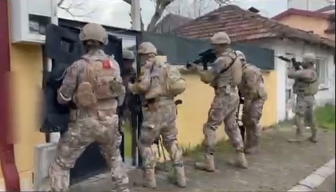 Uyuşturucu ve patlayıcı ele geçirildi