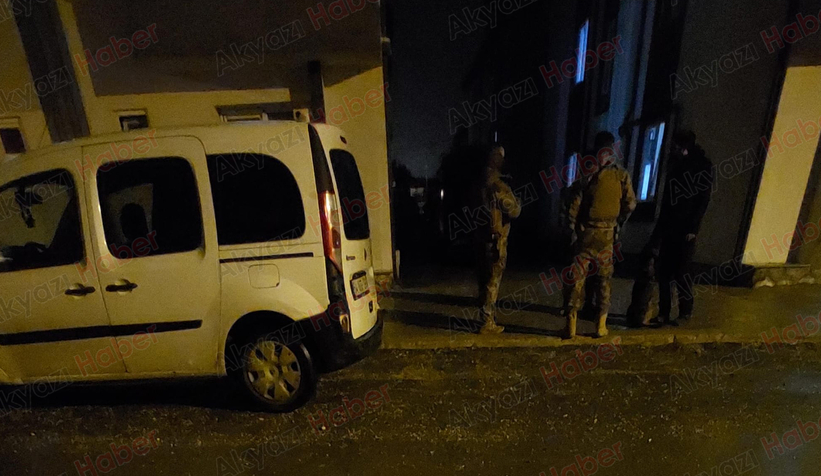 Uyuşturucuyu klozete dökmeden yakalandılar!