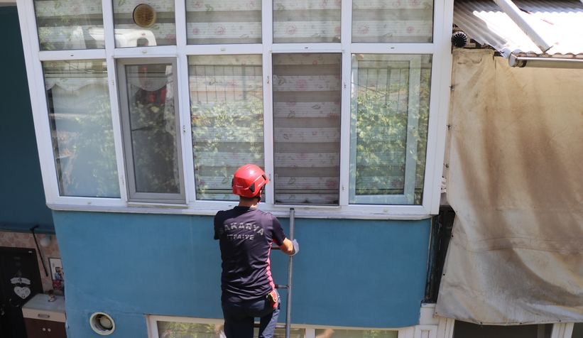 Uyuya kalan hemşire ekipleri alarma geçirdi