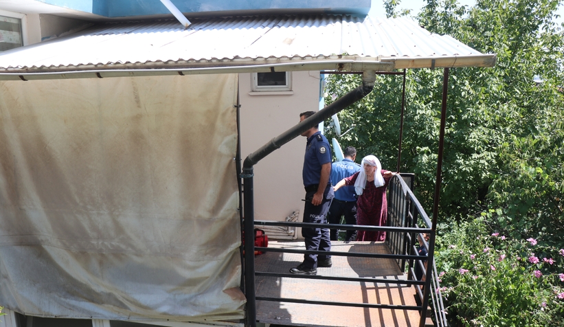 Uyuya kalan hemşire ekipleri alarma geçirdi