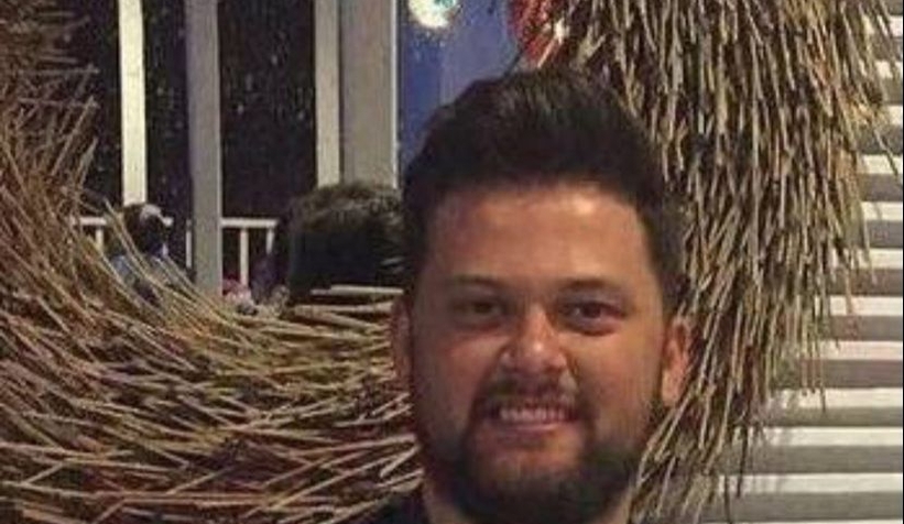 Üzerine benzin döküp kendini yaktı