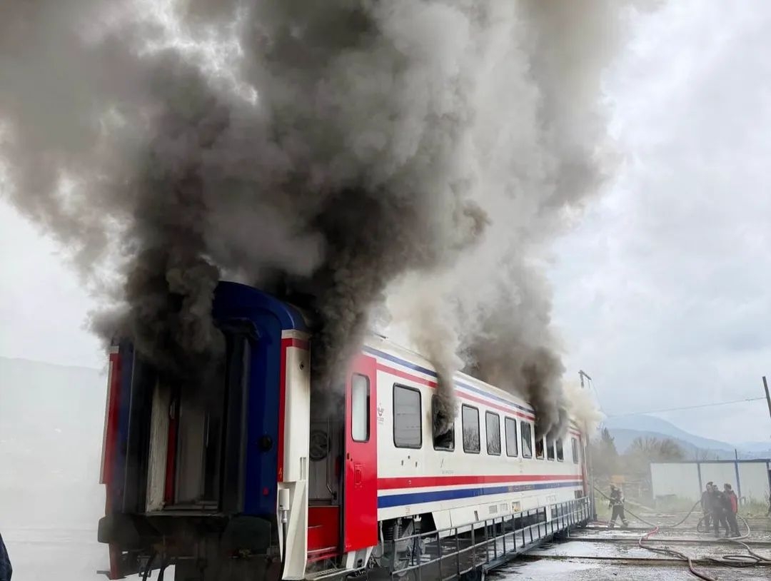 Vagon alevler içinde kaldı