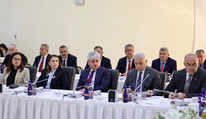 vali-dogan-kahverengi-kokarca-ile-mucadele-toplantisina-katildioxrvdezqoh