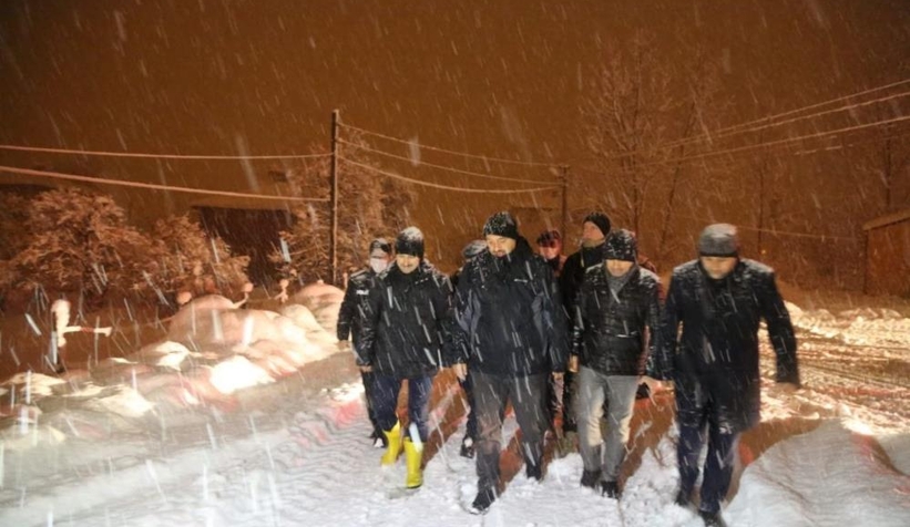 Vali gece boyu sahadaydı