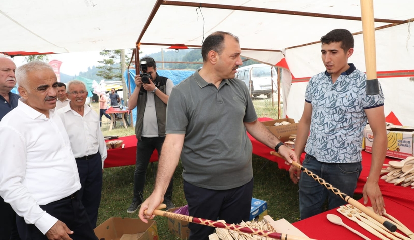 vali-kaldirim-acelle-yayla-senligi-ne-katildinmxuu0vivl