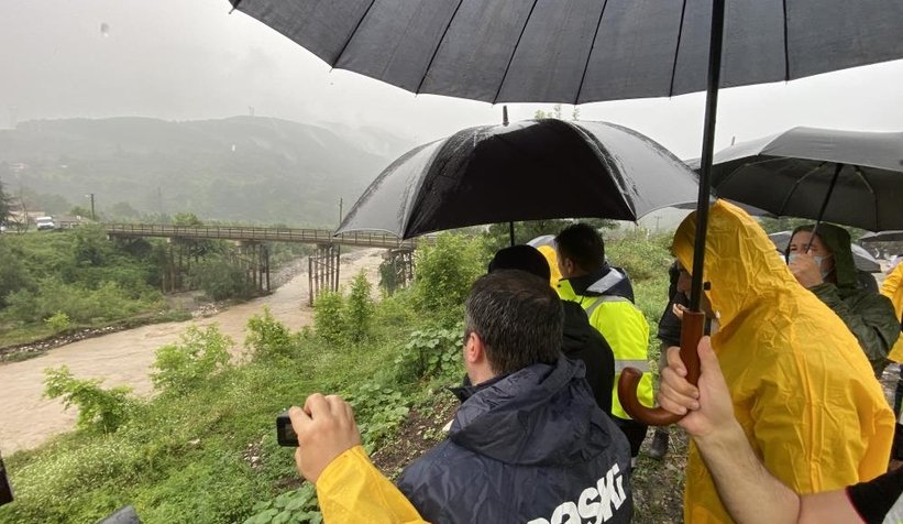 Vali Kaldırım Akyazı'da konuştu; 100 kişi tahliye edildi