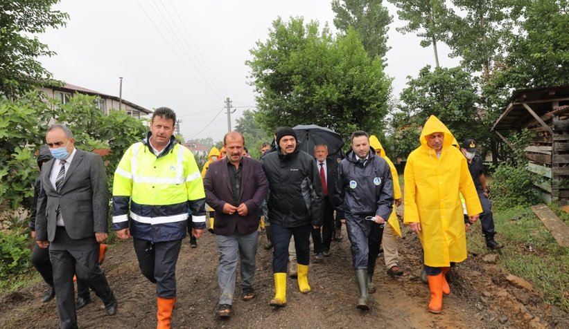 Vali Kaldırım Akyazı'da sel bölgesinde