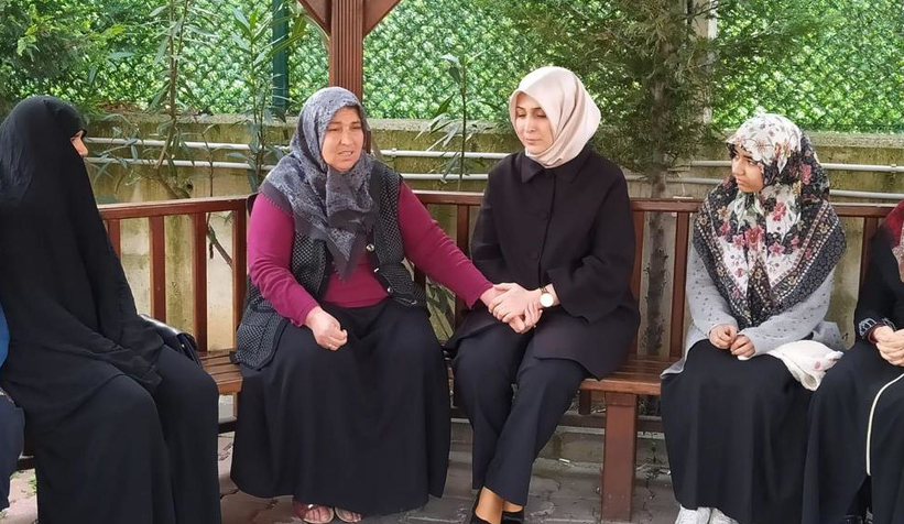 Vali Kaldırım'ın eşinden depremzedelere ziyaret