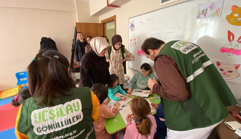Vali Kaldırım'ın eşinden depremzedelere ziyaret