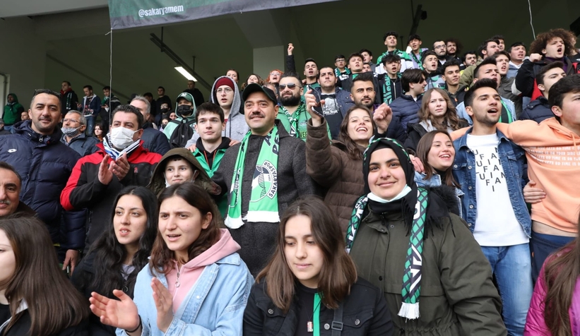 vali-kaldirim-maci-ogrencilerle-izlediwklnu1dok3