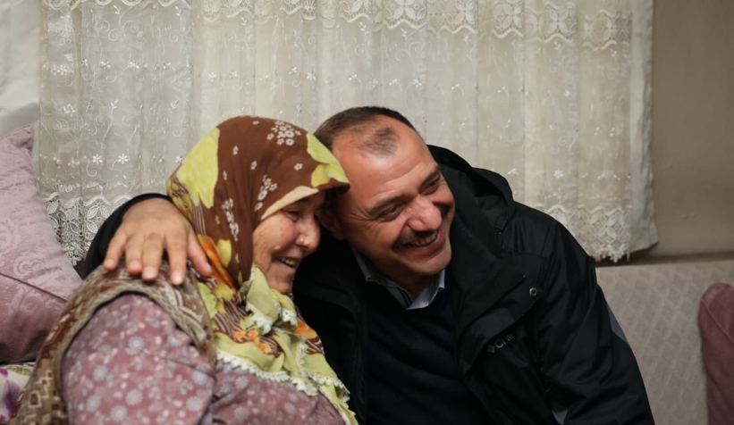vali-kaldirim-sehit-ailesini-ziyaret-ettin3n3a3vhse