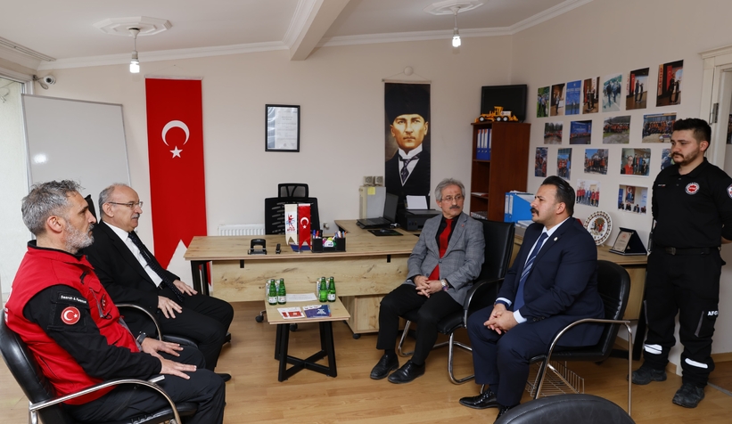 Vali Karadeniz'den Afet Gönüllüleri Derneği'ne ziyaret