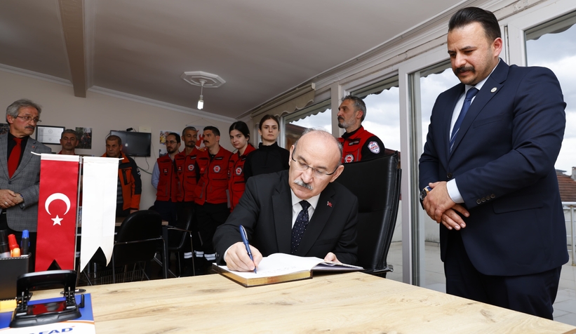 Vali Karadeniz'den Afet Gönüllüleri Derneği'ne ziyaret