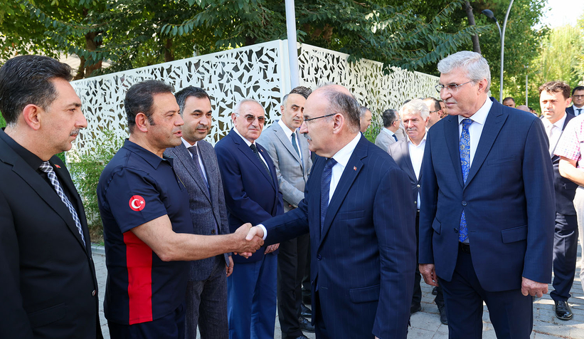 vali-karadeniz-den-baskan-yuce-ye-ziyaretwljyudm1vt