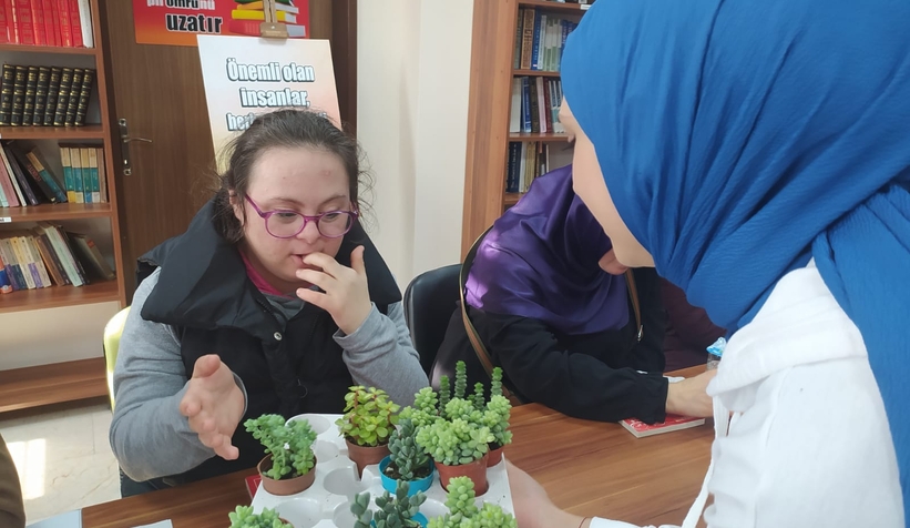 vali-mustafa-buyuk-kiz-aihl-den-dunya-engelliler-gunu-etkinligivm00lzrhyv