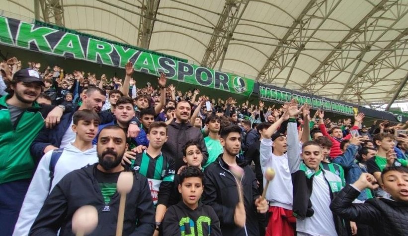 Vali tezahurat yaptı, marş söyledi!