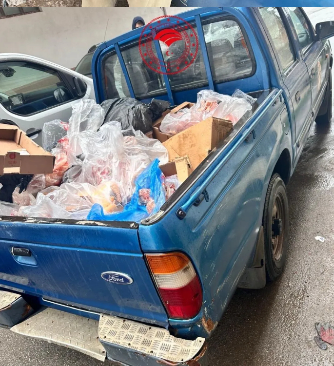 Vatandaşa yedireceklerdi; 200 kilo bozuk tavuk eti ele geçirildi