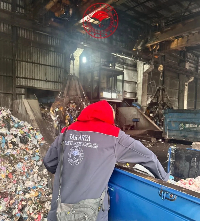 Vatandaşa yedireceklerdi; 200 kilo bozuk tavuk eti ele geçirildi