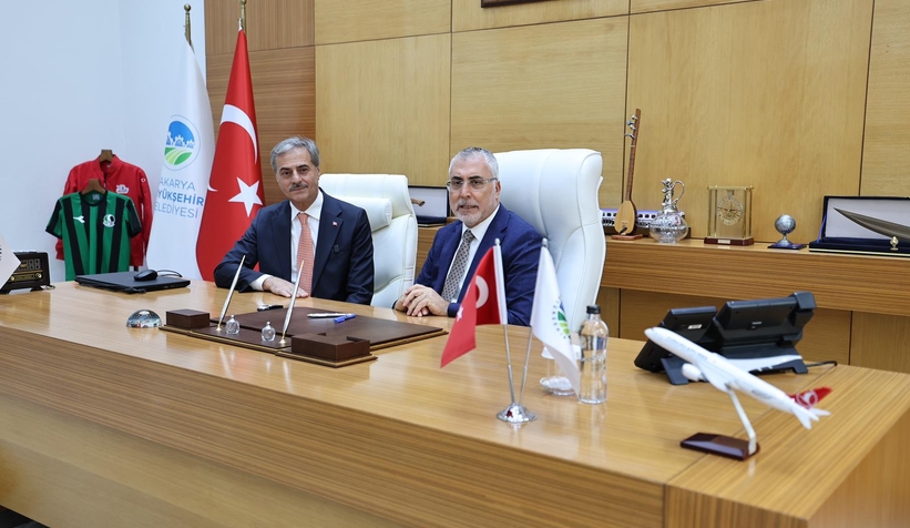 vedat-isikhan-dan-sakarya-buyuksehir-e-ziyaretsvhmrmlcdf