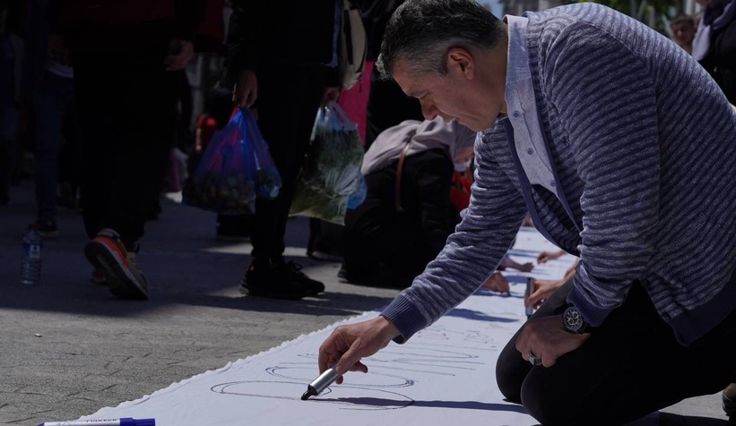 vicdanin-sesi-cark-caddesi-nden-yukseldi-gazze-yalniz-degiluem1mnaynu