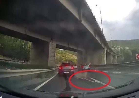 Viyadükten dev parça koptu; Ölümden santimle kurtuldu