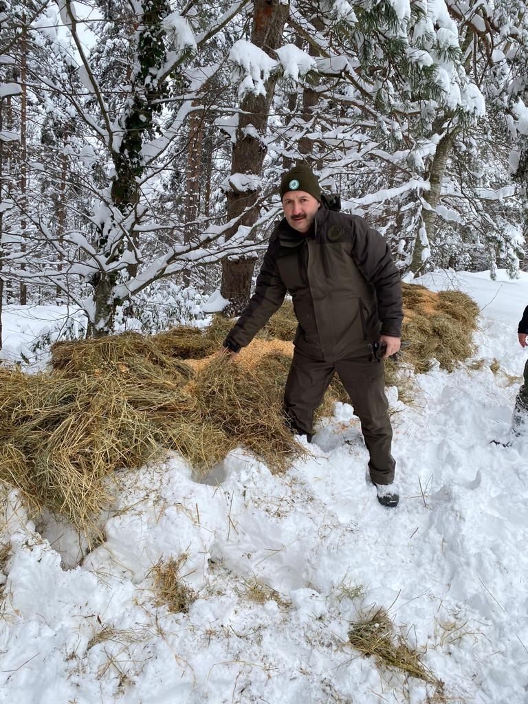 yaban-hayvanlarina-12-bin-900-kilo-yiyecek-birakildinxfrmi9keu