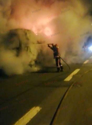 Yağ yüklü tanker alevlere teslim oldu