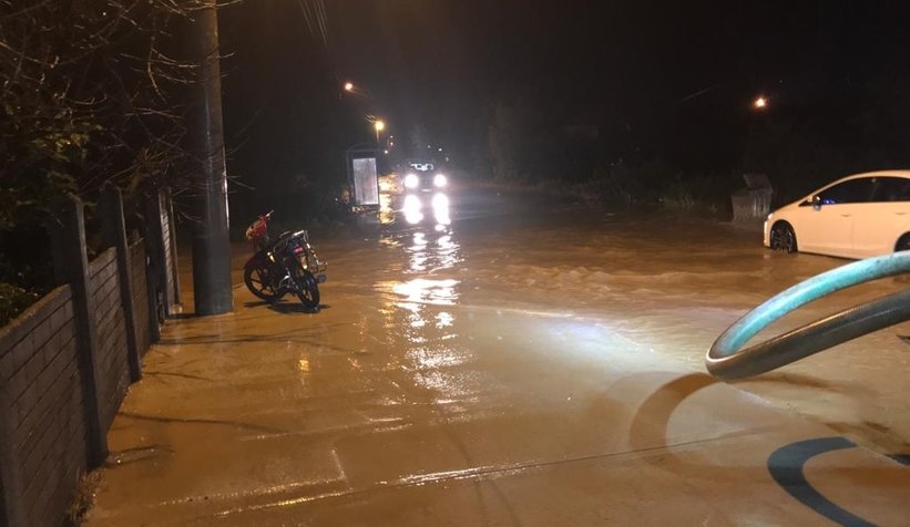 Yağcılar Deresi taştı, sokaklar sular altında