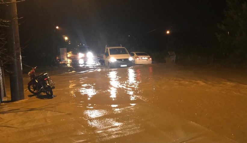 Yağcılar Deresi taştı, sokaklar sular altında