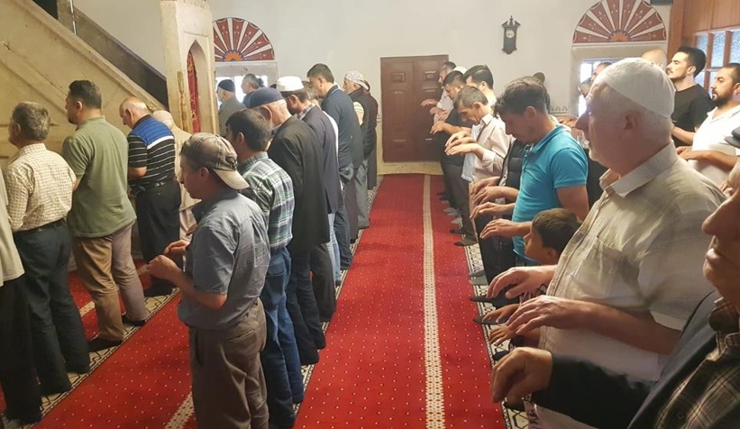 Yağmur duası için eller semaya açıldı