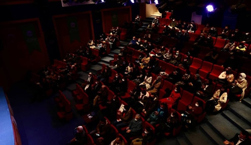 Yahya Kemal şiir anlayışını milli değerleri etrafında örmüştür