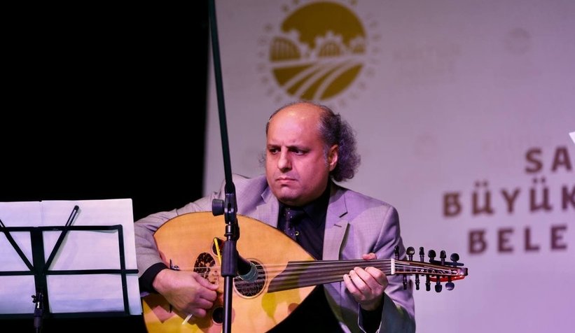 Yahya Kemal şiir anlayışını milli değerleri etrafında örmüştür