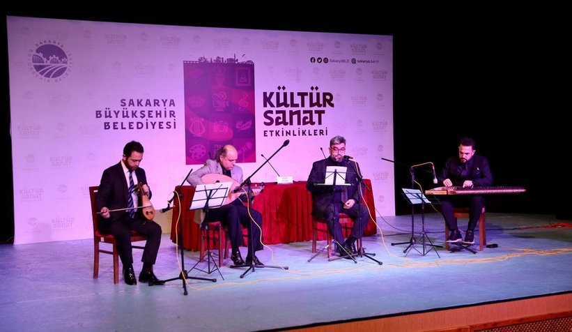 Yahya Kemal şiir anlayışını milli değerleri etrafında örmüştür